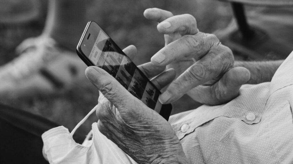 高齢者、インターネット、スマホ＜漢方,鍼灸,接骨,妊活,不妊,男性不妊,不育,メンタル不調,うつ,不眠,不安,腎不全,腎機能低下,アトピー,肌トラブル＞